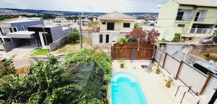 Maravilhosa Casa com 2 Quartos, Suíte, Lindo Jardim, Piscina, no Condomínio Quintas dos Ipês, Jardim Botânico/DF.