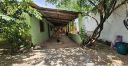 Lote de Esquina, com 3 Casas, Investir ou Morar