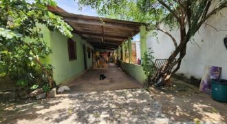 Lote de Esquina, com 3 Casas, Investir ou Morar