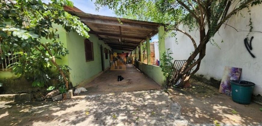 Lote de Esquina, com 3 Casas, Investir ou Morar