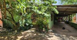 Lote de Esquina, com 3 Casas, Investir ou Morar