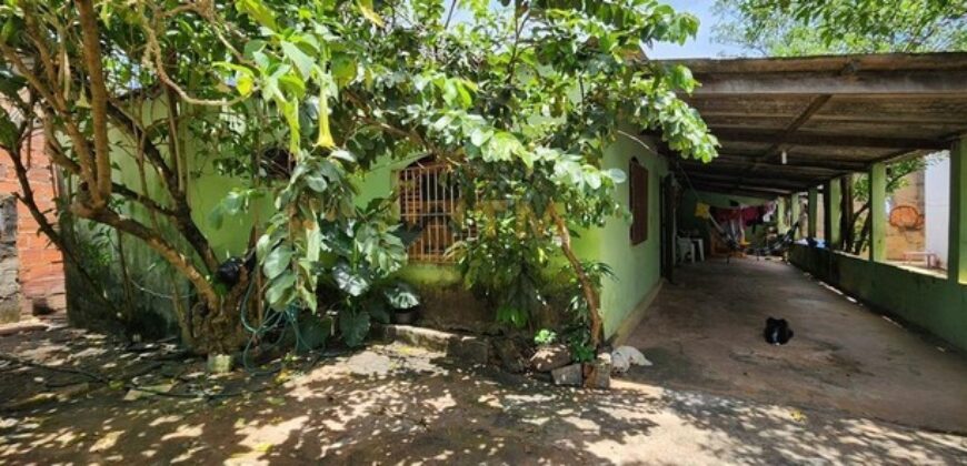 Lote de Esquina, com 3 Casas, Investir ou Morar