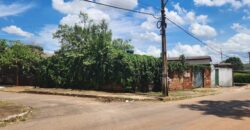 Lote de Esquina, com 3 Casas, Investir ou Morar