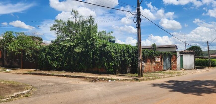 Lote de Esquina, com 3 Casas, Investir ou Morar