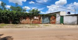 Lote de Esquina, com 3 Casas, Investir ou Morar