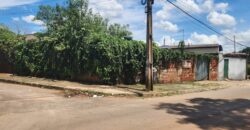 Lote de Esquina, com 3 Casas, Investir ou Morar