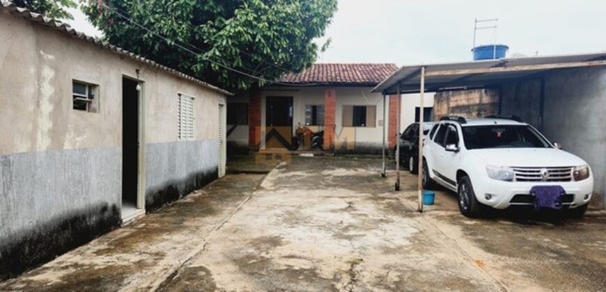 Excelente Casa com 2 Qtos, Lote 400 metros