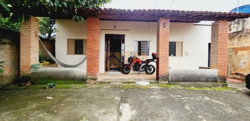 Excelente Casa com 2 Qtos, Lote 400 metros