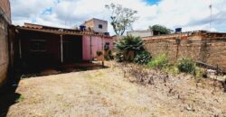 Excelente Casa, com 2 Quartos, espaço na frente e nos fundos, localizada no Bairro Morro da Cruz, na Entrada do Bairro em São Sebastião/DF.