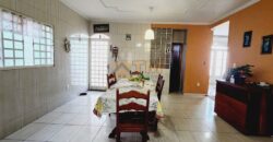 EXCELENTE CASA COM 5 QUARTOS, 3 SUITES, LOTE DE 600 METROS, TODA NA LAJE, CONDOMINIO QUINTAS DO SOL, NO JARDIM BOTANICO DE BRASILIA/DF.