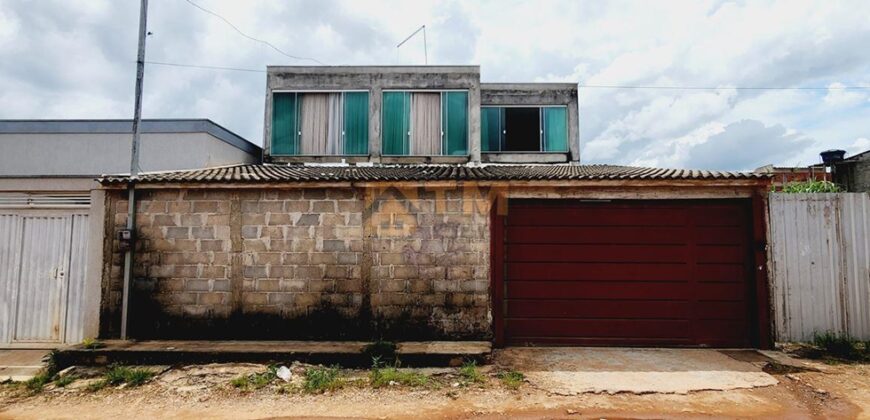 Maravilhoso Sobrado, com 2 Lajes, 4 Quartos, Na quadra 04, do Bairro Bairro Morro da Cruz, Perto da Principal, em São Sebastião/DF.