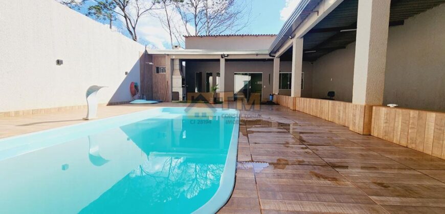 Excelente Casa, com Piscina e Churrasqueira, Bairro Morro da Cruz, em São Sebastião/DF.