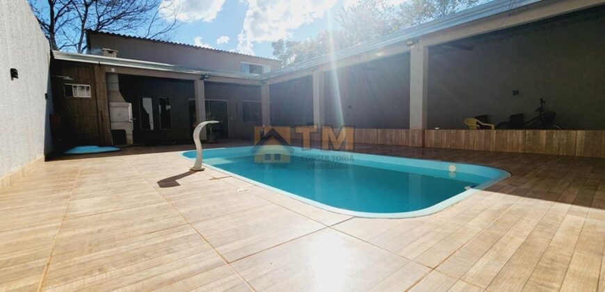 Excelente Casa, com Piscina e Churrasqueira, Bairro Morro da Cruz, em São Sebastião/DF.