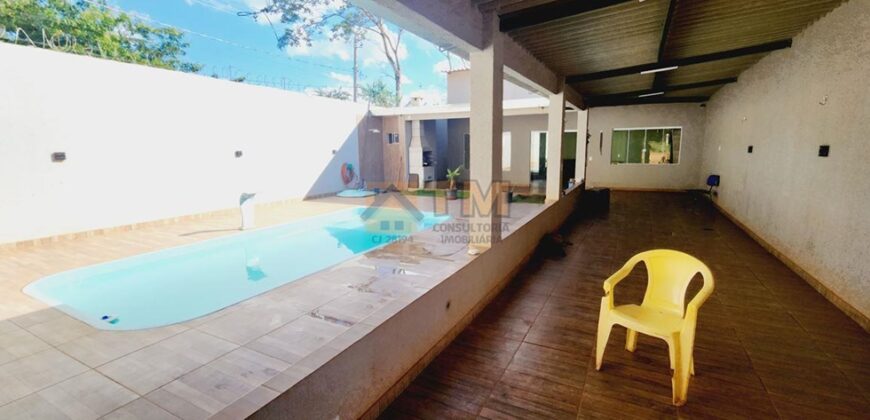 Excelente Casa, com Piscina e Churrasqueira, Bairro Morro da Cruz, em São Sebastião/DF.