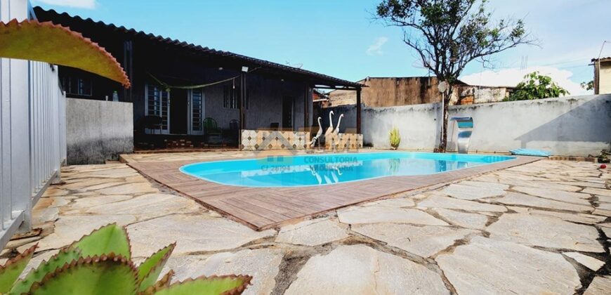 Excelente Casa, com 2 Quartos, Piscina, Lote Vazado com 490 metros, Bairro Itaipu, São Sebastião/DF.