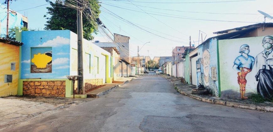 OPORTUNIDADE, DE ADQUIRIR UMA EXCELENTE CASA DE ESQUINA, PERTO DE PARADA DE ONIBUS, MERCADO, FARMACIA, ENTRE OUTROS COMERCIOS, NA RUA 32 DO SETOR TRADICIONAL EM SÃO SEBASTIÃO/DF.