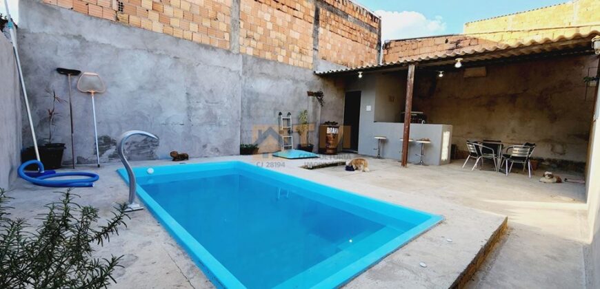 Maravilhosa Casa com Fino Acabamento, no Porcelanato, Piscina, Bem Localizada no Bairro São José, São Sebastião/DF.