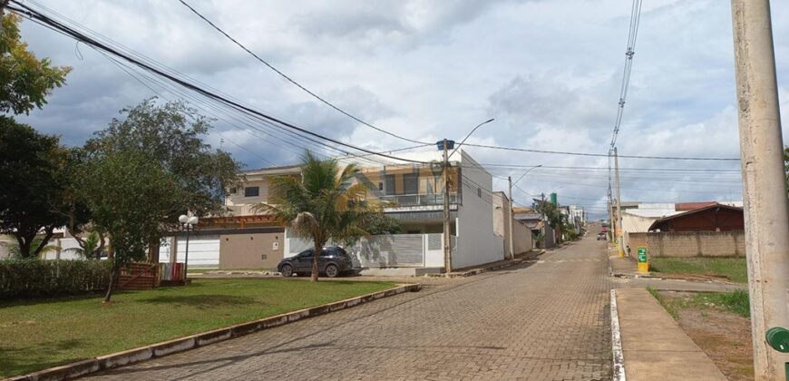 MARAVILHOSO SOBRADO, com 4 Quartos, Suíte, Condomínio Quintas dos Ipês, Jardim Botânico/DF.