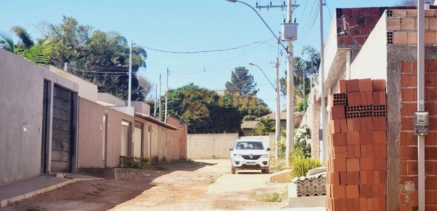 EXCELENTE SOBRADO, NA LAJE, BEM LOCALIZADO, NA QUADRA 20 DO BAIRRO MORRO DA CRUZ, EM SÃO SEBASTIÃO/DF.