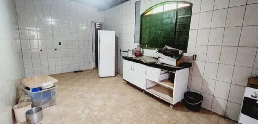 CASA BEM LOCALIZADA NO BELA VISTA COM LOTE DE 230 METROS, PERTO DA PRINCIPAL, EM SÃO SEBASTIÃO/DF.