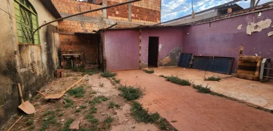 CASA BEM LOCALIZADA NO BELA VISTA COM LOTE DE 230 METROS, PERTO DA PRINCIPAL, EM SÃO SEBASTIÃO/DF.