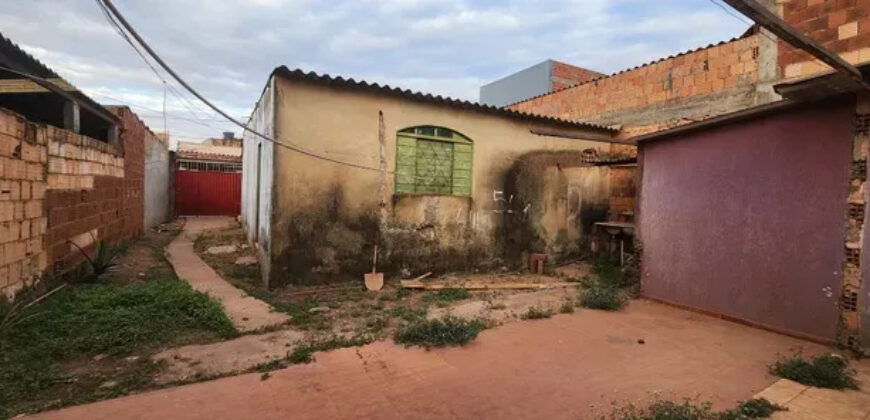 CASA BEM LOCALIZADA NO BELA VISTA COM LOTE DE 230 METROS, PERTO DA PRINCIPAL, EM SÃO SEBASTIÃO/DF.