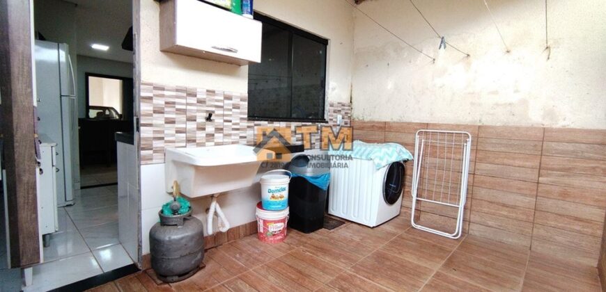 BELÍSSIMA CASA COM PISCINA NO BAIRRO ITAIPU JARDIM BOTÂNICO.