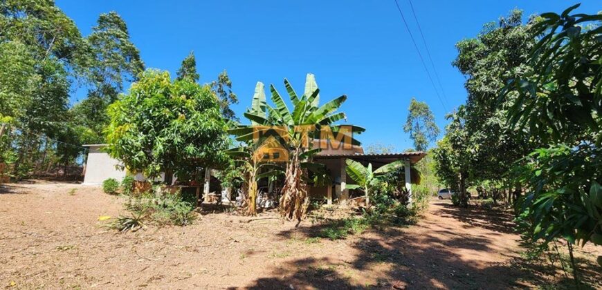 Maravilhosa Chácara com 3.6 hectares, com córrego, uma Linda Vista, excelente Casa, com piso no porcelanato, bem Localizada, em Cavas de Baixo, em São Sebastião/DF.