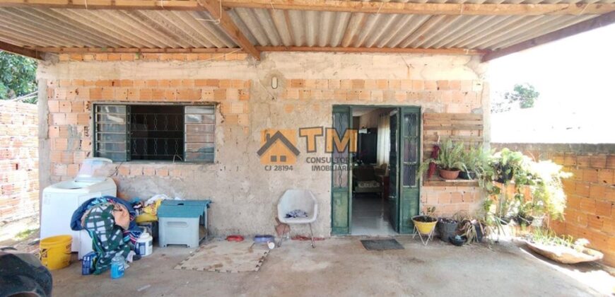 CASA EM LOTE DE 450m2, CONDOMÍNIO QUINTAS SANTA BARBARA NA REGIÃO DO TORORÓ JARDIM BOTÂNICO DF.