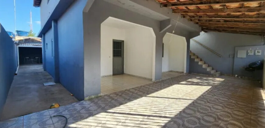 Excelente Sobrado com 6 Qtos, na Qd. 202 do Residencial Oeste – Ac. Carro