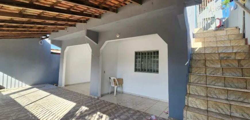 Excelente Sobrado com 6 Qtos, na Qd. 202 do Residencial Oeste – Ac. Carro