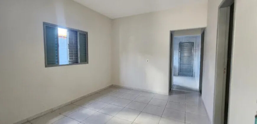 Excelente Sobrado com 6 Qtos, na Qd. 202 do Residencial Oeste – Ac. Carro