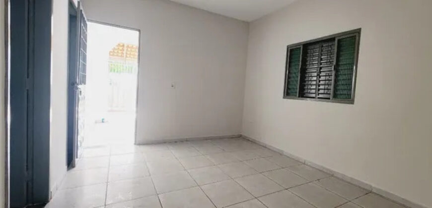 Excelente Sobrado com 6 Qtos, na Qd. 202 do Residencial Oeste – Ac. Carro