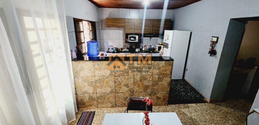 CASA BEM ESPAÇOSA COM 4 QUARTOS, SUITE, LOTÃO DE 237 METROS, NA COMERCIAL DO BAIRRO JOÃO CANDIDO, SENTIDO OURO VERMELHO II.