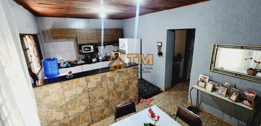 CASA BEM ESPAÇOSA COM 4 QUARTOS, SUITE, LOTÃO DE 237 METROS, NA COMERCIAL DO BAIRRO JOÃO CANDIDO, SENTIDO OURO VERMELHO II.