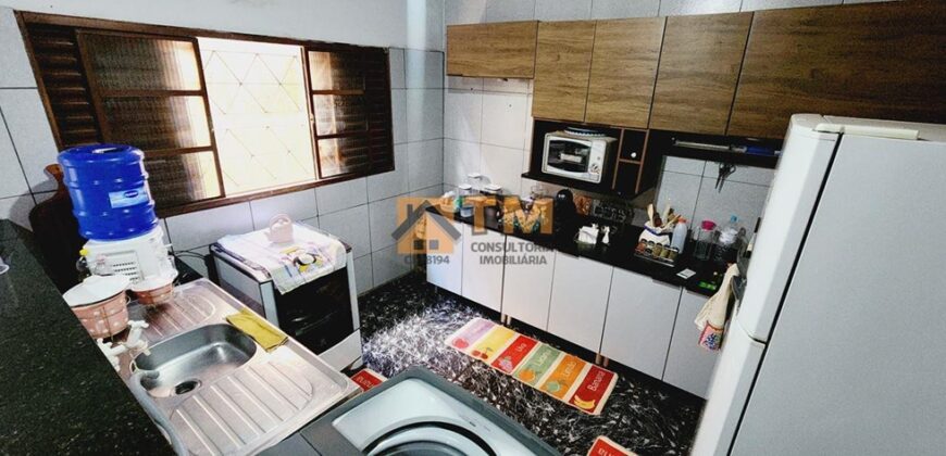 CASA BEM ESPAÇOSA COM 4 QUARTOS, SUITE, LOTÃO DE 237 METROS, NA COMERCIAL DO BAIRRO JOÃO CANDIDO, SENTIDO OURO VERMELHO II.