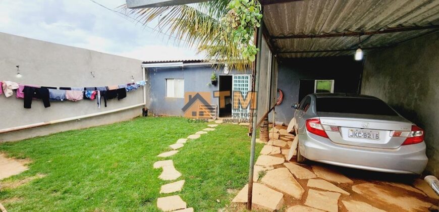 Excelente Casa com 3 Quartos, Toda Forrada, Espaço na Frente todo Gramado, no B. Morro da Cruz, São Sebastião/DF. Aceita troca de maior valor