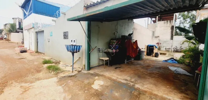 EXCELENTE LOTE TODO MURADO, BEM LOCALIZADO, PERTO DE PARADA DE ONIBUS E COMERCIO EM GERAL