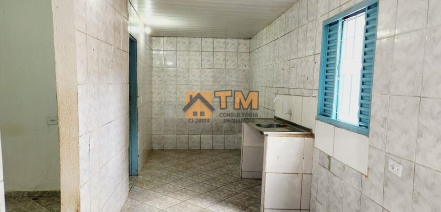 CASA COM 3 QTOS, COM ESPAÇO AMPLO NO FUNDO DO LOTE, NO BAIRRO VILA NOVA, EM SÃO SEBASTIÃO/DF.