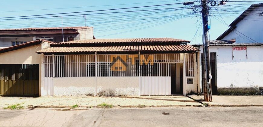 CASA BEM LOCALIZADA COM 3 QTOS, SENDO UMA SUITE, NO BAIRRO SÃO JOSÉ EM SÃO SEBASTIÃO/DF.