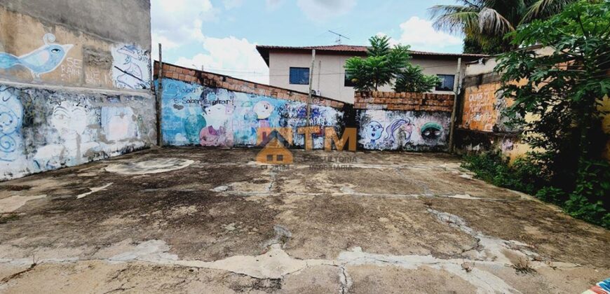 CASA COM 3 QTOS, COM ESPAÇO AMPLO NO FUNDO DO LOTE, NO BAIRRO VILA NOVA, EM SÃO SEBASTIÃO/DF.