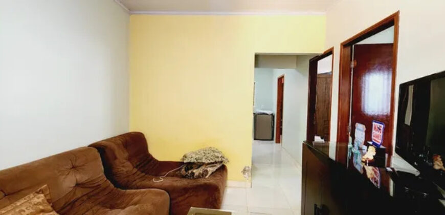 CASA COM 3 QUARTOS, SUITE, ESPAÇO NA FRENTE, BAIRRO MORRO DA CRUZ, EM SÃO SEBASTIÃO/DF