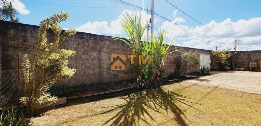 EXCELENTE CASA, TODA NA LAJE, COM ESTRUTURA PARA MAIS 1 PAVIMENTO, DE ESQUINA, LOTÃO COM 400 METROS, BAIRRO MORRO DA CRUZ, EM SÃO SEBASTIÃO/DF.