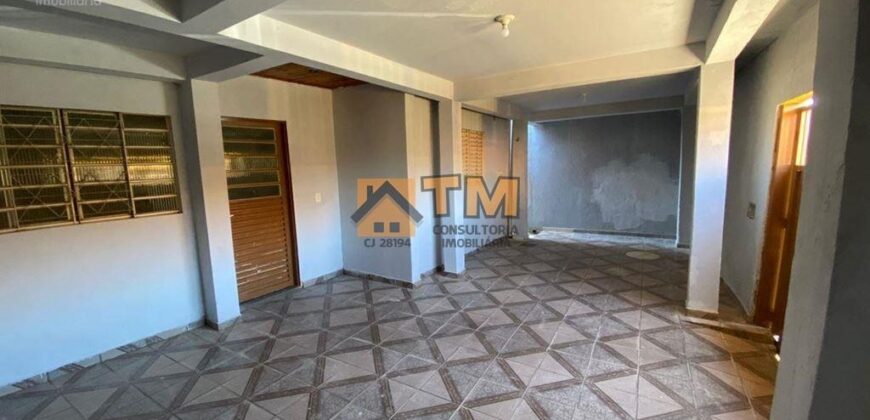 Casa a venda com ótima localização! Imóvel com 2 residências próximo a Escola CEPROM, posto de combustível, mercado, comércio em geral, parada de ônibus e avenida principal.