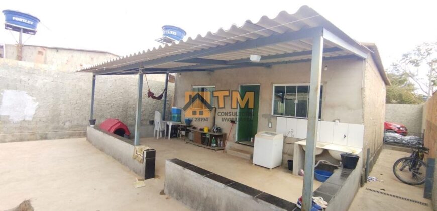 CASA NO BAIRRO MORRO DA CRUZ (ZUMBI) EM FRENTE A REGIONAL DE ENSINO. PRÓXIMO DO ASFALTO.