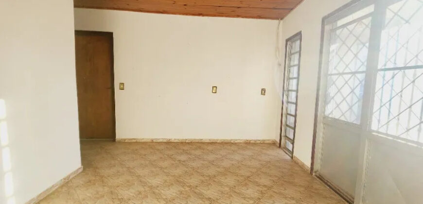 CASA COM 3 QUARTOS, NO CENTRO DA CIDADE, EM SÃO SEBASTIÃO/DF.