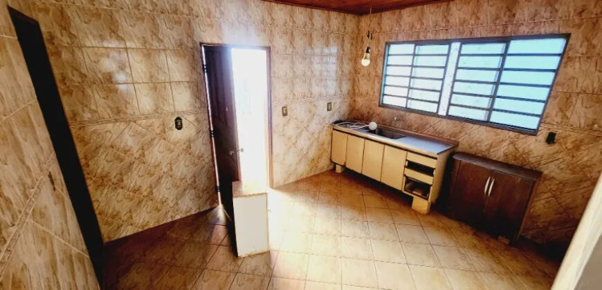 CASA COM 3 QUARTOS, NO CENTRO DA CIDADE, EM SÃO SEBASTIÃO/DF.