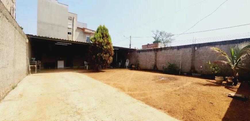 EXCELENTE CASA DE FUNDOS, BAIRRO MORRO DA CRUZ, ATRAS DA GARAGEM DE ONIBUS, NA ENTRADA DO BAIRRO EM SÃO SEBASTIÃO/DF.