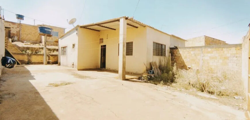 CASA COM 1 SUITE AMPLA, BAIRRO MORRO DA CRUZ, EM SÃO SEBASTIÃO/DF.