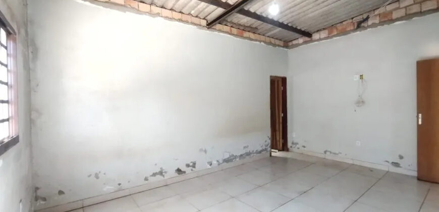 CASA COM 1 SUITE AMPLA, BAIRRO MORRO DA CRUZ, EM SÃO SEBASTIÃO/DF.